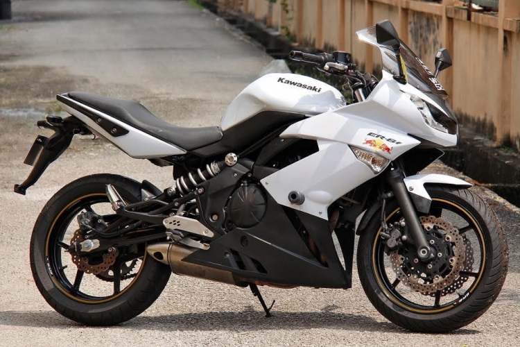 The ER6f was the same bike with a full fairing. It was purely a cosmetic choice...